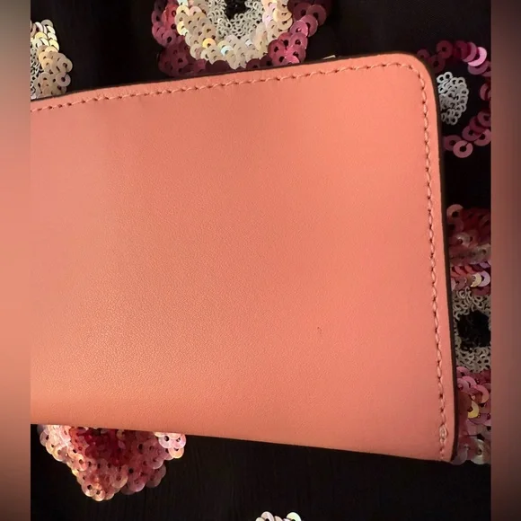 *SOLD* Kate Spade Day Tripper Small Slim Bifold Wallet - Picture 10 of 14